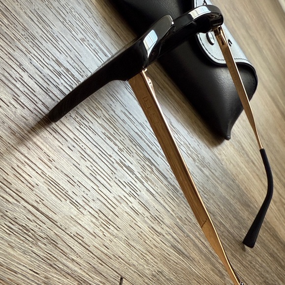 Diff Eyewear Black Cat-Eye Sunglasses with Case - Picture 5 of 7